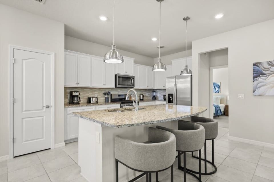 7247 Oakmoss Loop (28).jpg