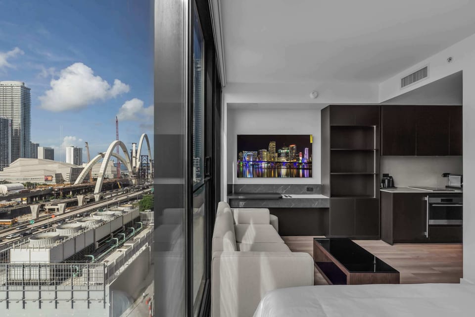 Studio, 1 King Bed, Kitchen, City View (Magic City & Rooftop) | Interior