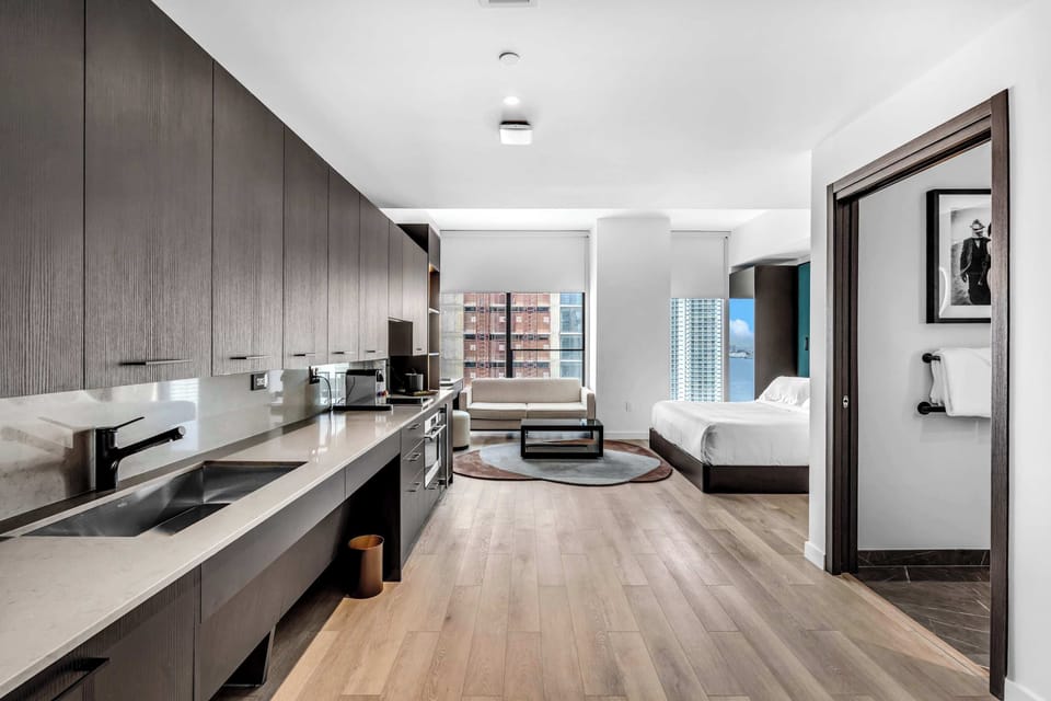 Studio, 1 King Bed, Kitchen, City View (Miami E11even) | Interior