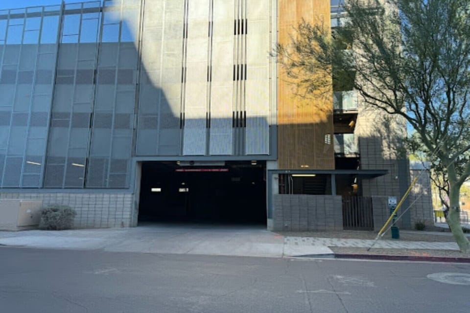 Garage/Parking