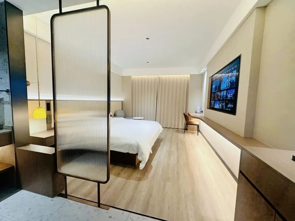 Comfort Double Room, City View | Iron/ironing board (on request), WiFi (free)