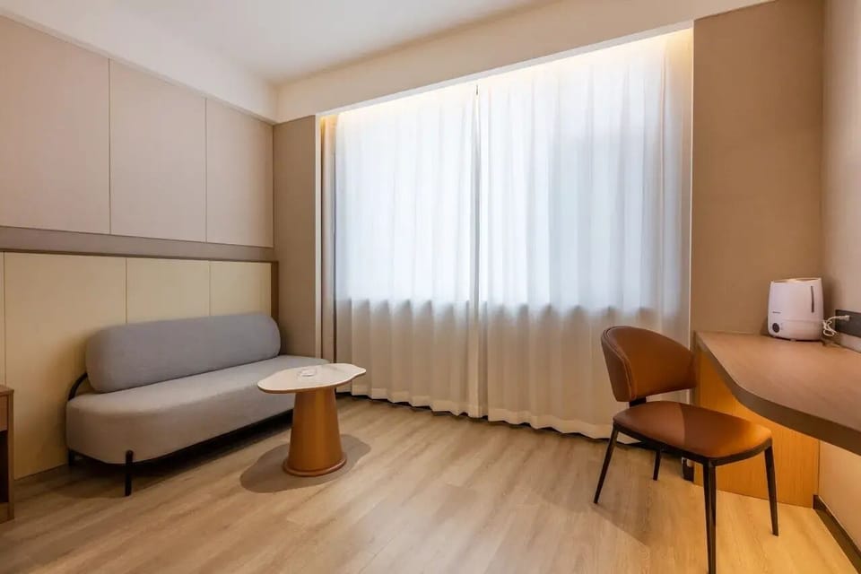 Comfort Double Room, City View | Interior