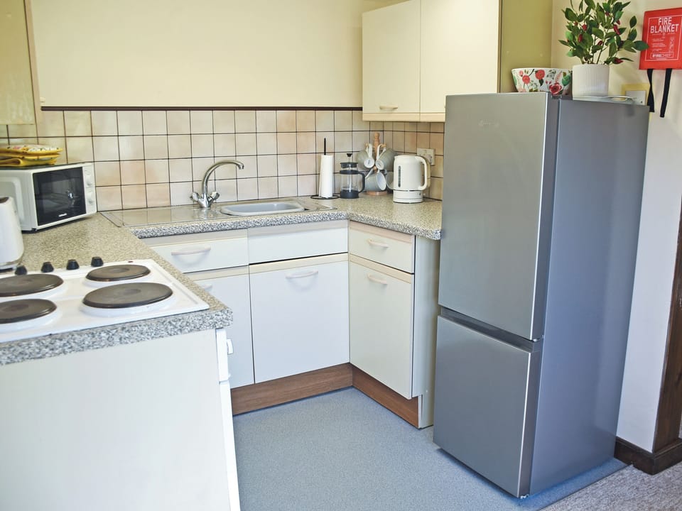 Kitchen | Walnut Tree - Thurnefield Holiday Homes, Repps-with-Bastwick