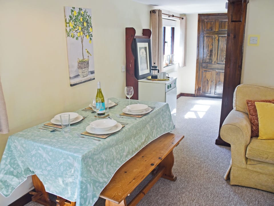 Living room/dining room | Walnut Tree - Thurnefield Holiday Homes, Repps-with-Bastwick