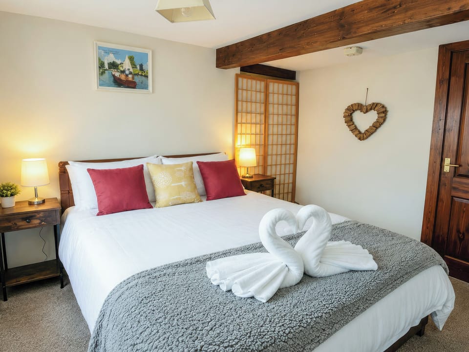 Double bedroom | Willow Tree - Thurnefield Holiday Homes, Repps-with-Bastwick
