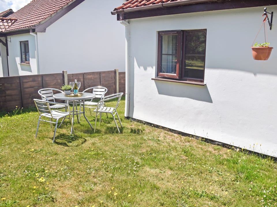 Sitting-out-area | Avocet - Thurnefield Holiday Homes, Repps-with-Bastwick