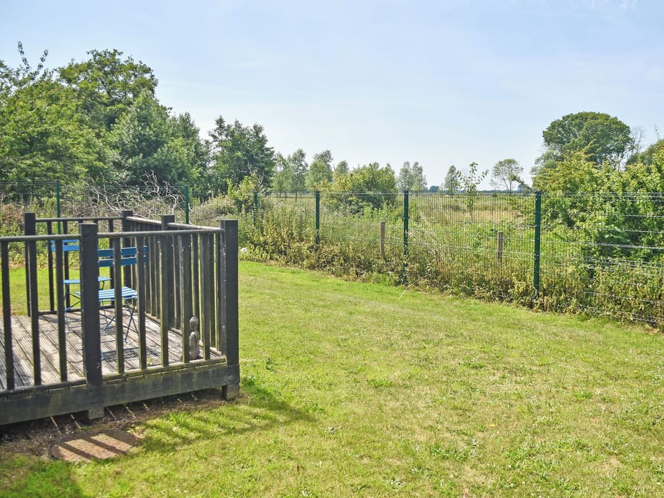 Garden | Avocet - Thurnefield Holiday Homes, Repps-with-Bastwick