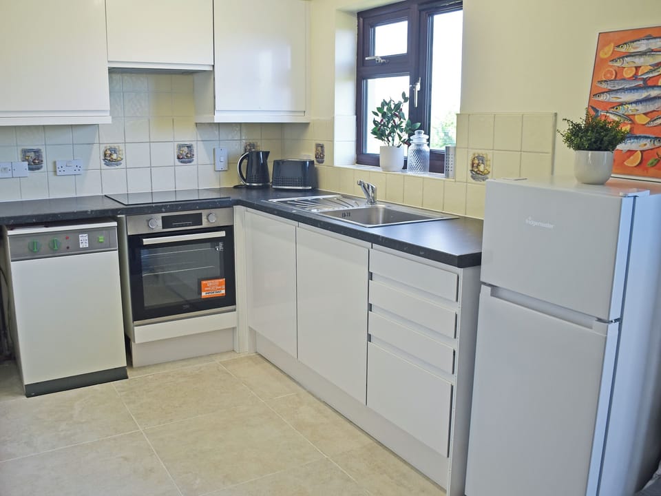 Kitchen area | Moorhen - Thurnefield Holiday Homes, Repps-with-Bastwick