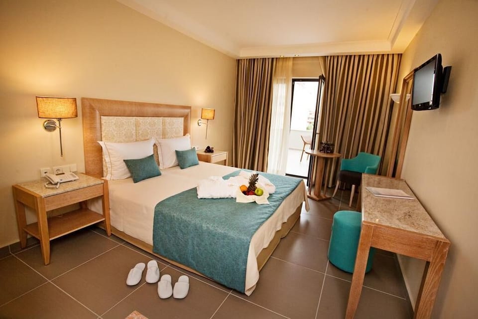 In-room safe, desk, laptop workspace, soundproofing