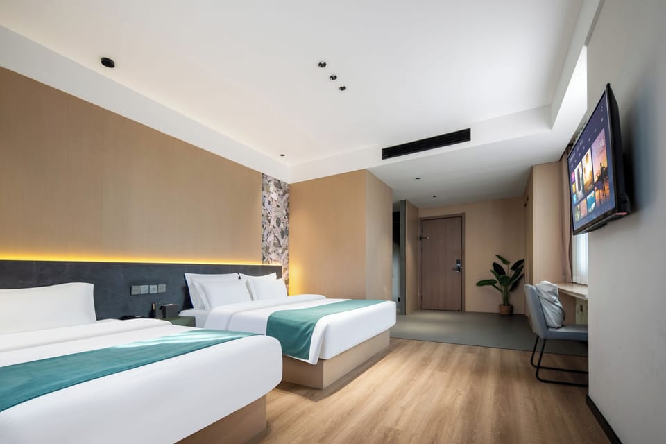 Basic Twin Room, Courtyard View | Desk, laptop workspace, WiFi (free)