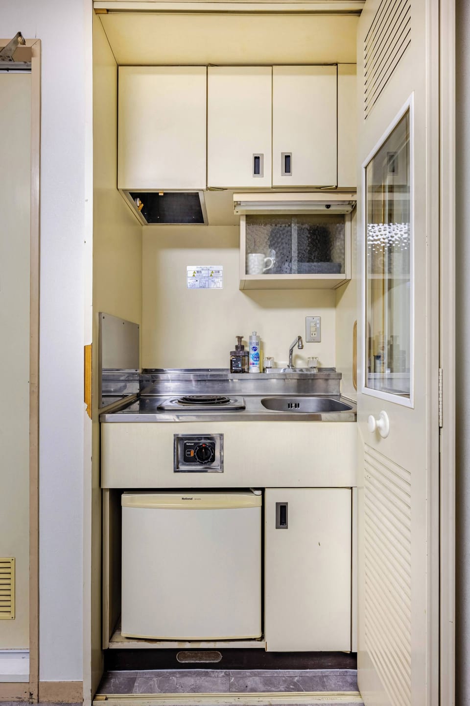 Basic Double Room, City View | Private kitchen