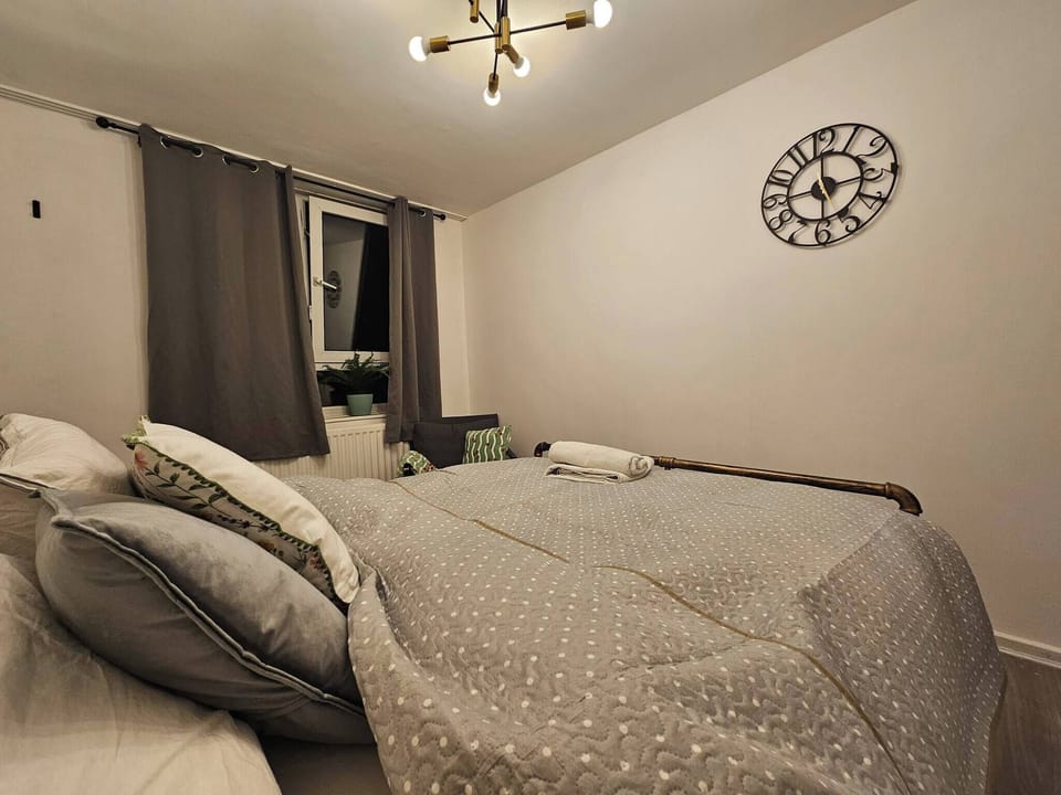 Apartment, 2 Bedrooms, Accessible, Smoking | 2 bedrooms