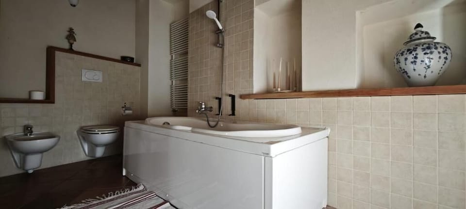 Superior Triple Room, Mountain View | Bathroom