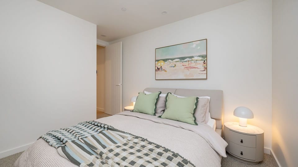 Large  2nd Bedroom with BIR and Queen Bed 