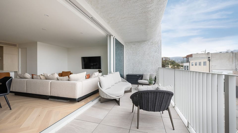 Outdoor Balcony with amazing views 