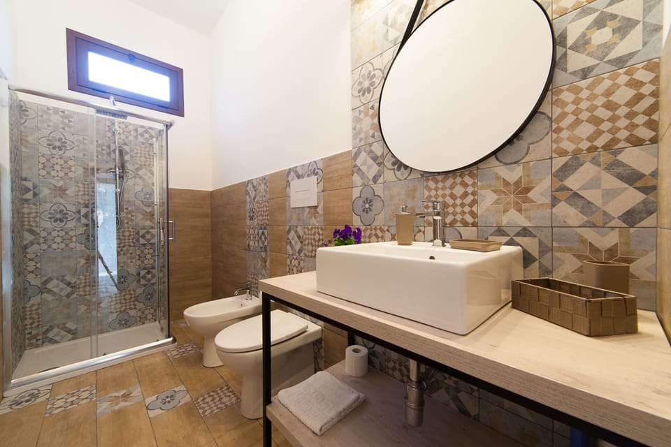 Double Room, Private Bathroom | Bathroom | Free toiletries, hair dryer, bidet, towels