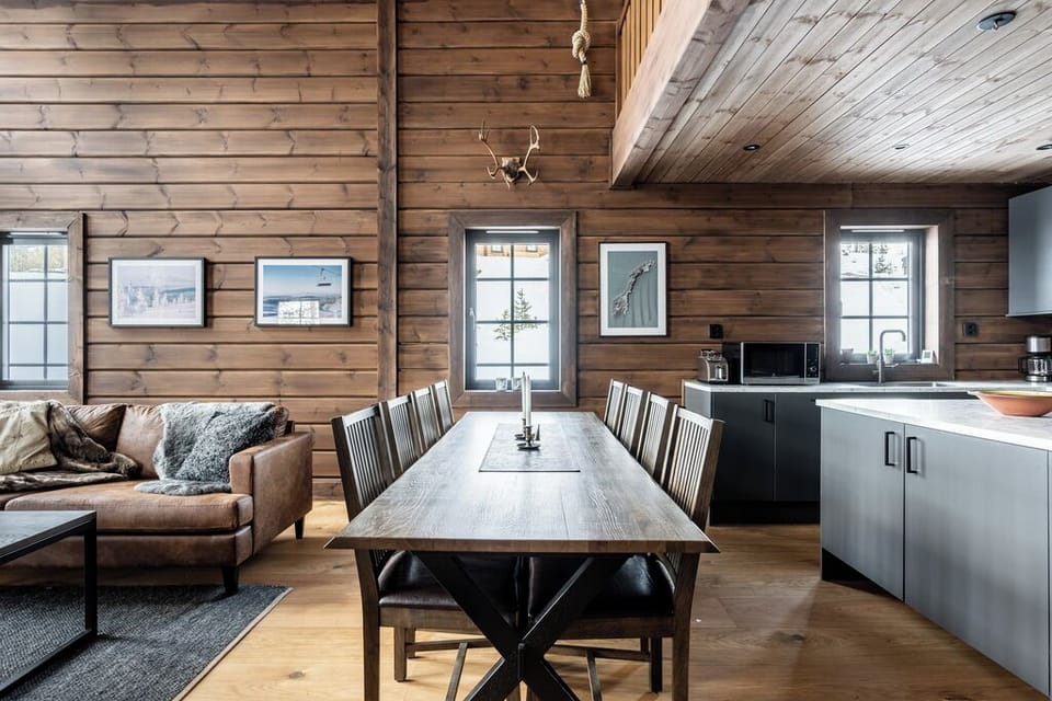 Open-plan living, dining & kitchen for families in the Idre house

