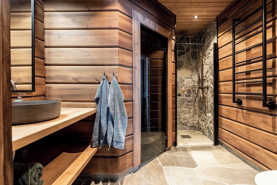 Bathroom with shower & sauna – perfect after skiing in Idre house

