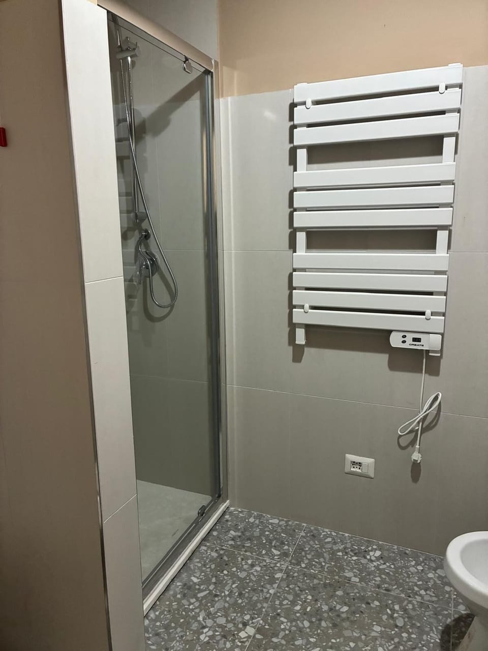 La scuderia  | Bathroom | Rainfall showerhead, hair dryer, bidet, soap