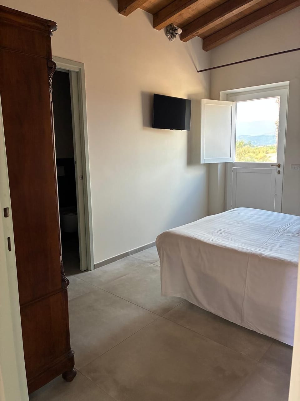 La casa del toro - Sinistra | Down comforters, blackout drapes, bed sheets