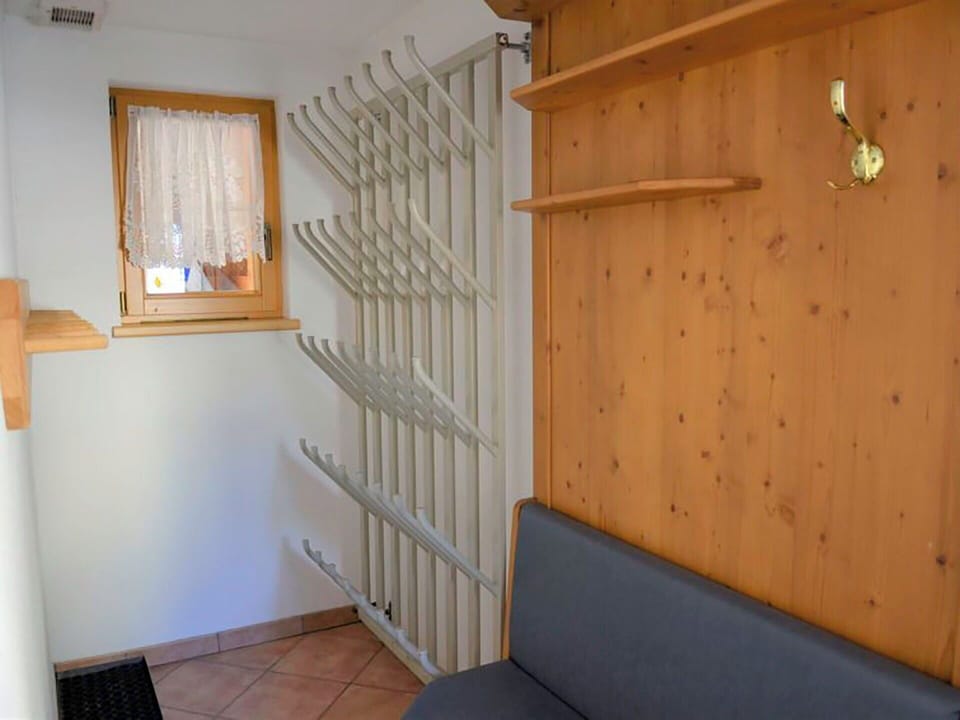 Wood, Flooring, Shelving, Hardwood, Shelf, Wood Stain, Plywood, Plank, Wood Flooring, Varnish