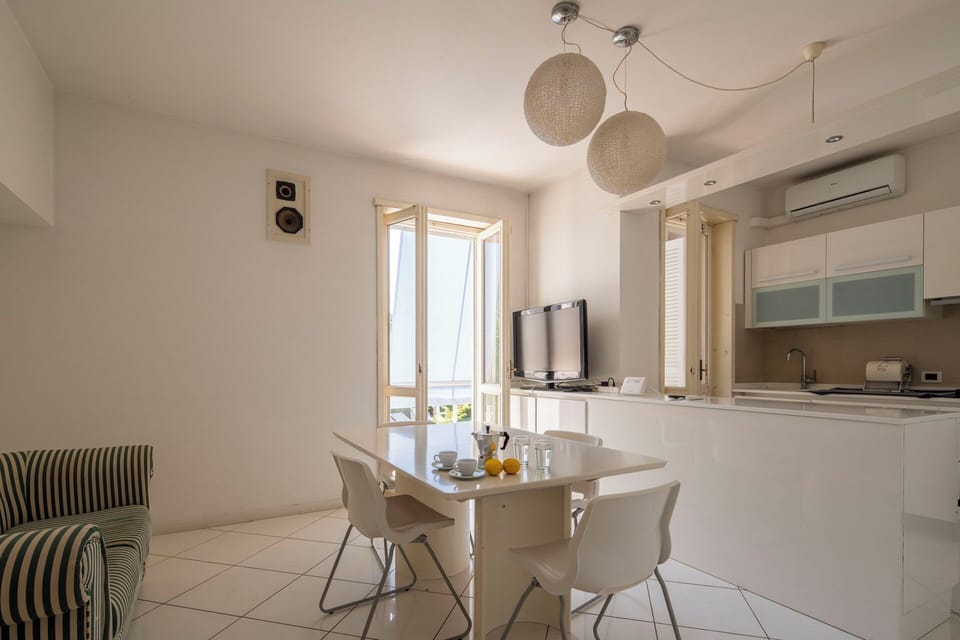 Autumn, Kitchen, Spring, Summer