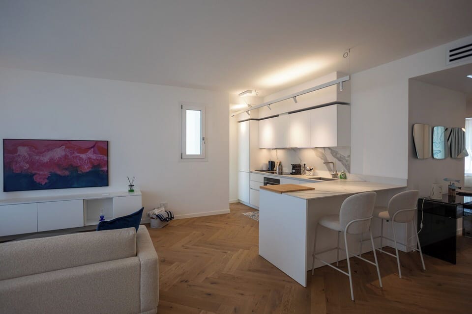 Autumn, Kitchen, Living Room, Spring, Summer