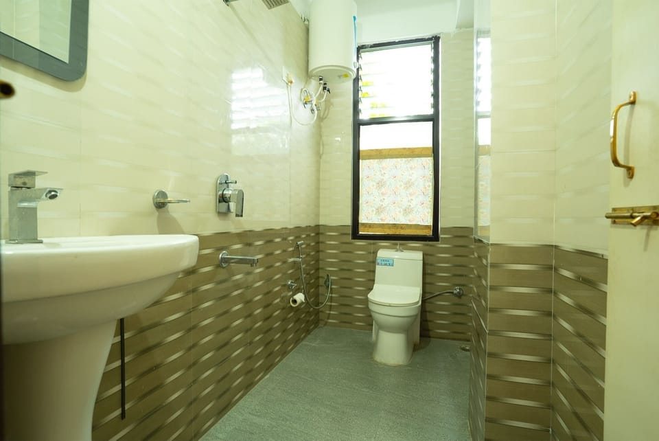 Deluxe Double Room, Balcony, Mountain View | Bathroom | Shower, free toiletries, slippers, towels