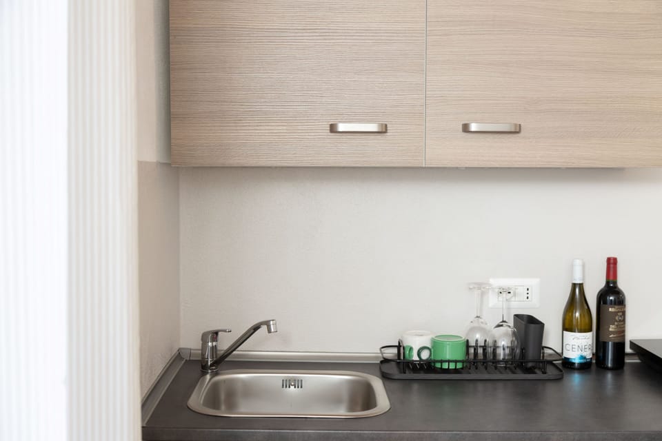 Comfort Room, Kitchenette | Private kitchen