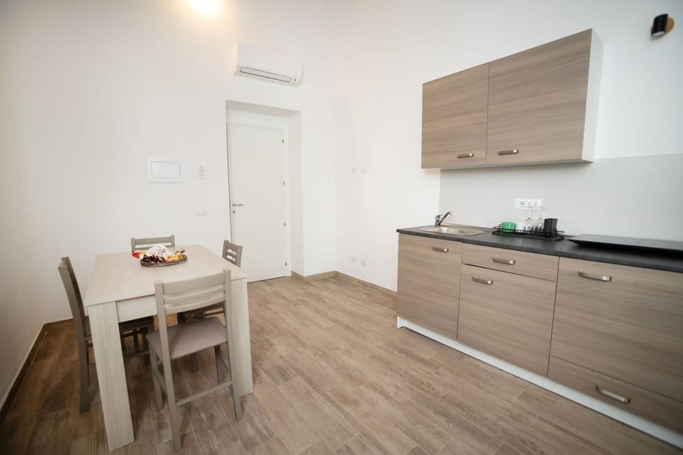 Deluxe Suite, Mountain View | Private kitchen