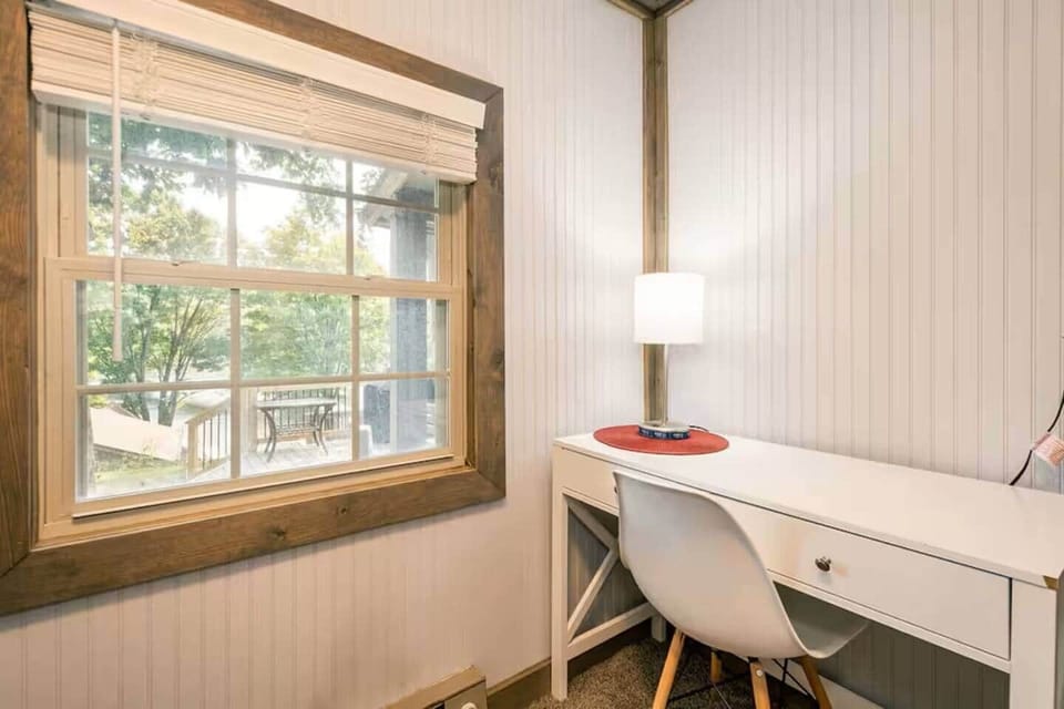 Lake Bear Lair Office and Lake View