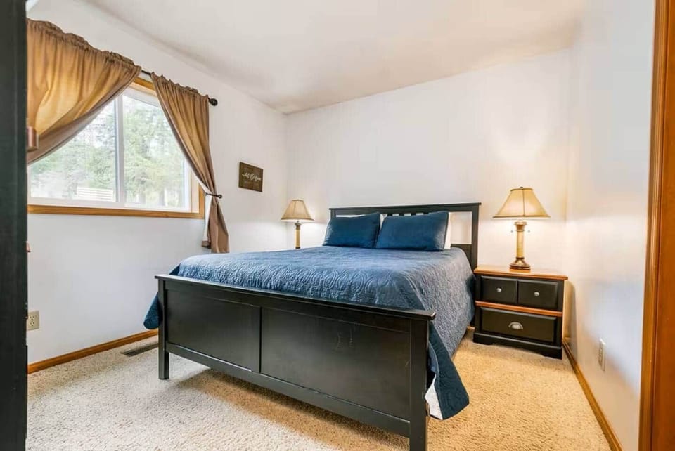 Lake Bear Lair Queen Bedroom