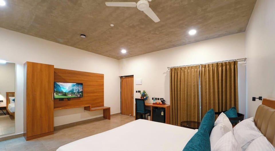 Superior Room, Pool View | In-room safe, desk, laptop workspace, iron/ironing board (on request)