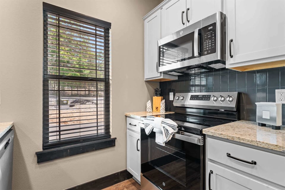 Cabin, Multiple Beds, Mountain View (8 Tall Oaks) | Private kitchen | Coffee/tea maker