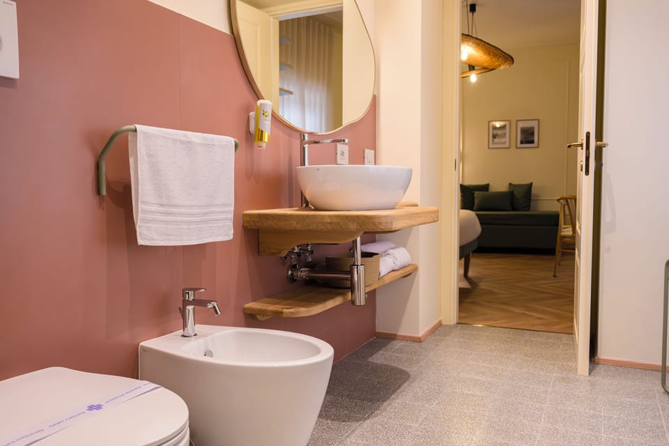 Luxury Quadruple Room | Bathroom | Shower, eco-friendly toiletries, hair dryer, towels