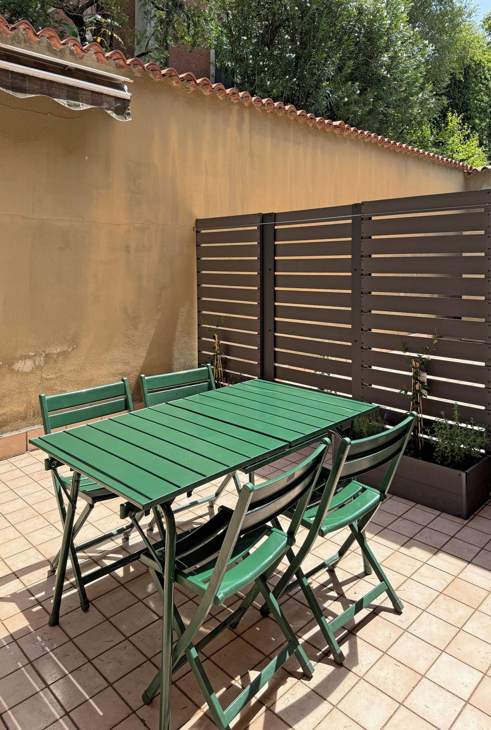 Outdoor dining