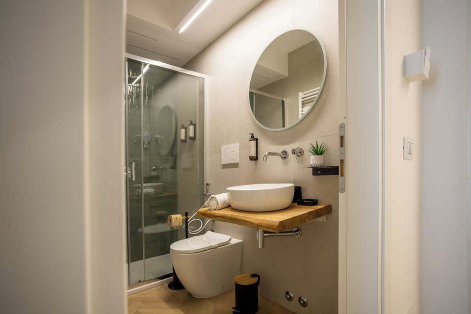 Standard Double Room | Bathroom | Shower, eco-friendly toiletries, hair dryer, towels