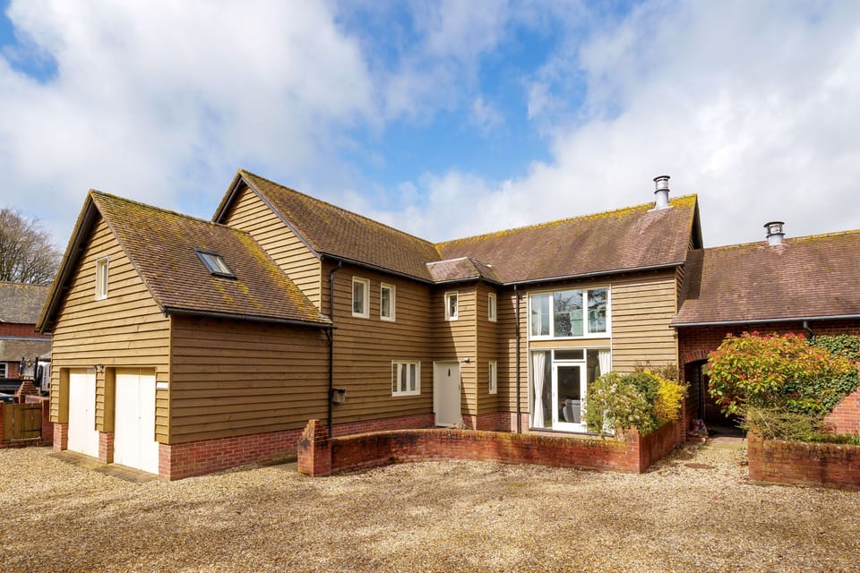 Byre House, Sutton Waldron, Shaftesbury: A generous property in a pretty village