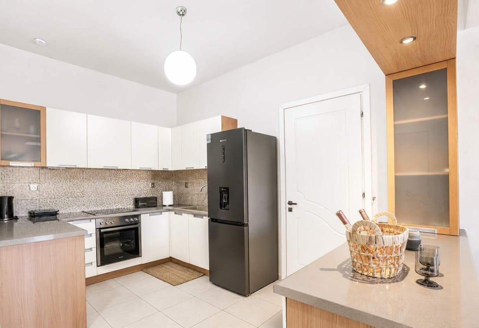 Fully equipped kitchen with warm wood details, generous counter space, and everything arranged for an easy stay.