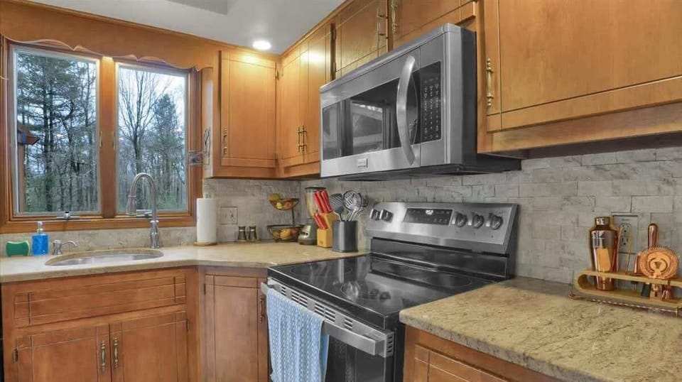 Fully Equipped Kitchen with Modern Appliances