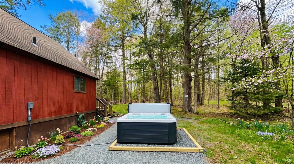 Hot Tub exterior, Cabin