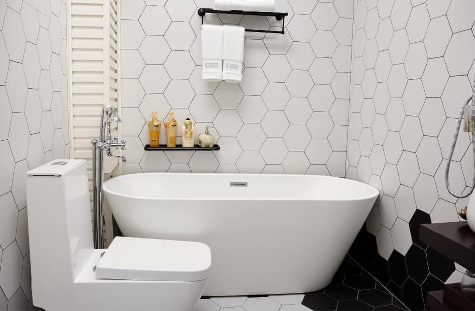 Classic Double Room | Bathroom | Slippers