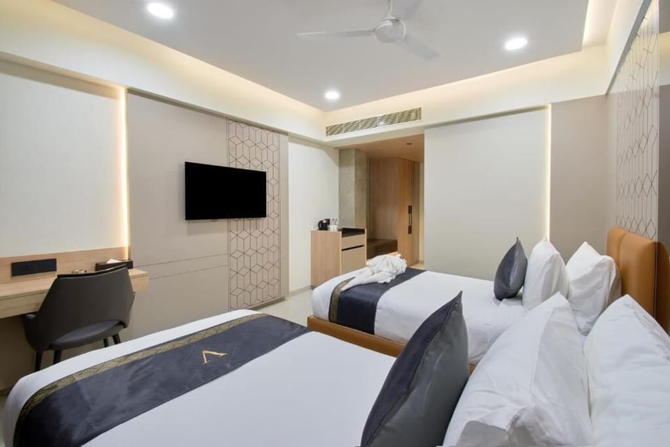 Superior Twin Room | Premium bedding, pillowtop beds, desk, laptop workspace