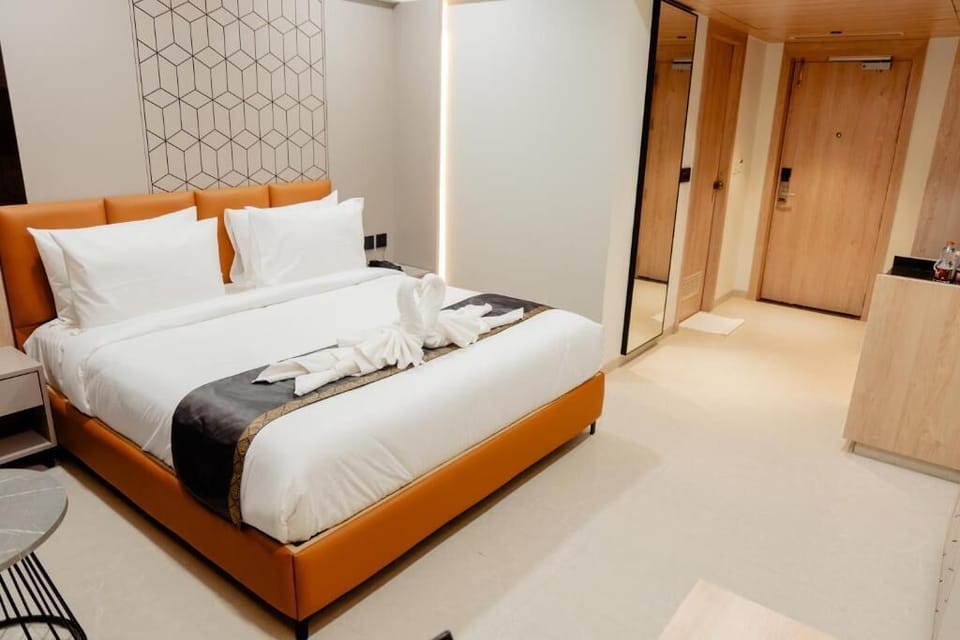 Double Room, 1 King Bed | Premium bedding, pillowtop beds, desk, laptop workspace