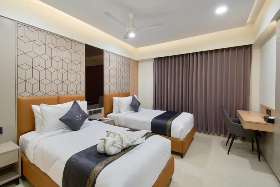 Superior Twin Room | Premium bedding, pillowtop beds, desk, laptop workspace