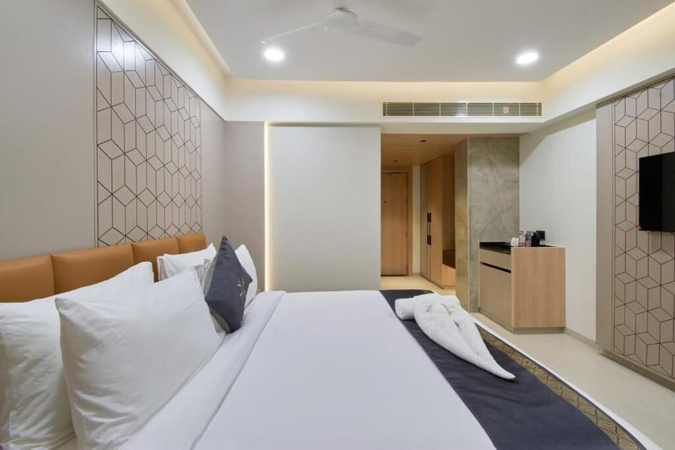 Double Room, 1 King Bed | Premium bedding, pillowtop beds, desk, laptop workspace