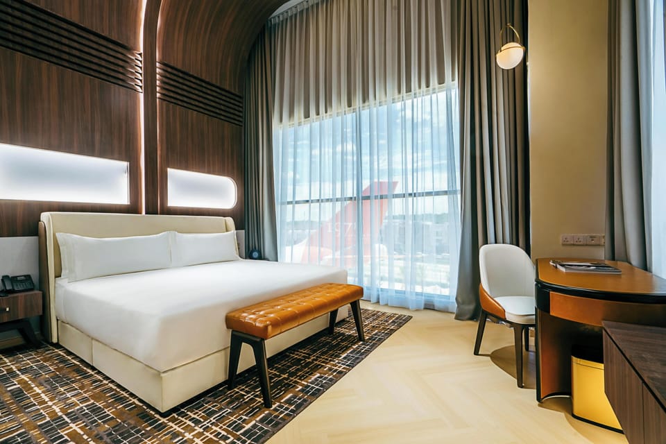 Deluxe Twin Room, Non Smoking, City View | Minibar, in-room safe, WiFi (free), bed sheets