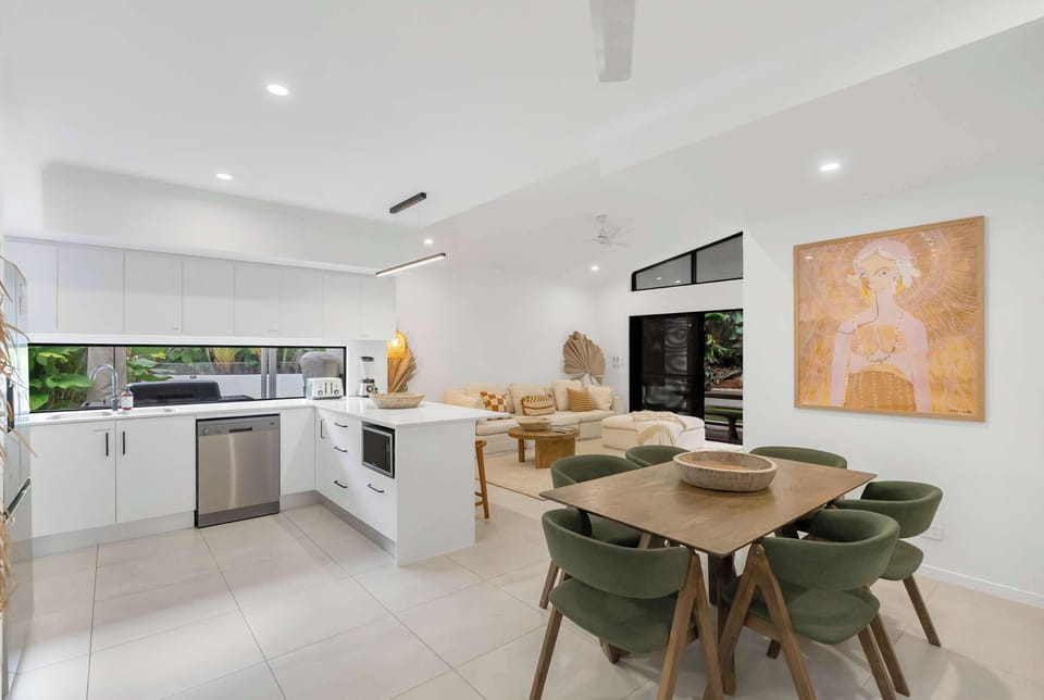 Share everything from leisurely breakfasts to long dinners in the dining room, where the timber table brings everyone together beside the contemporary kitchen.