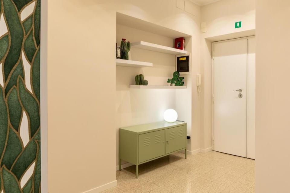 Deluxe Apartment, 4 Bedrooms, City View | Interior