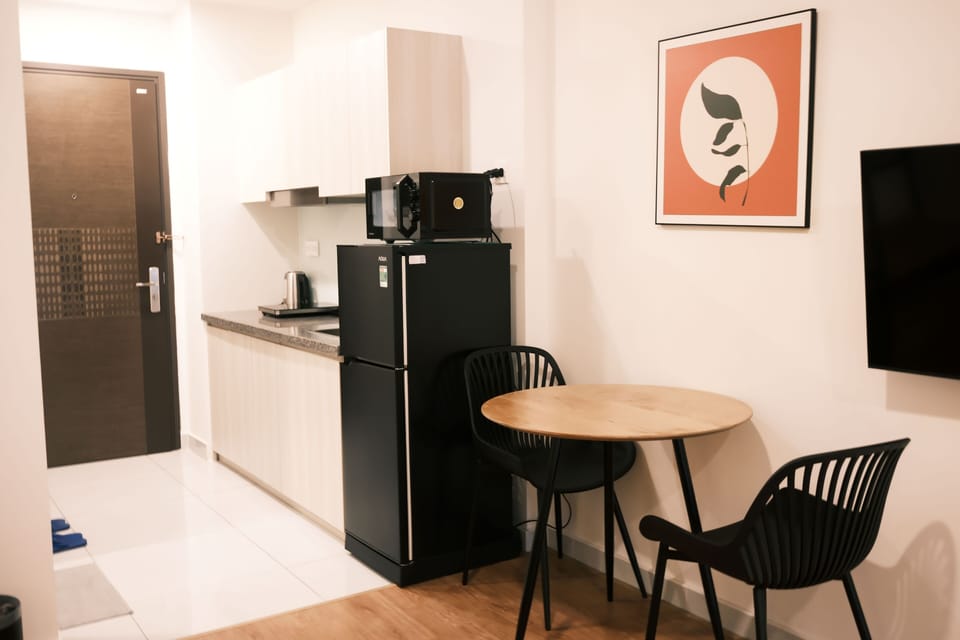 Comfort Studio, Balcony | In-room dining